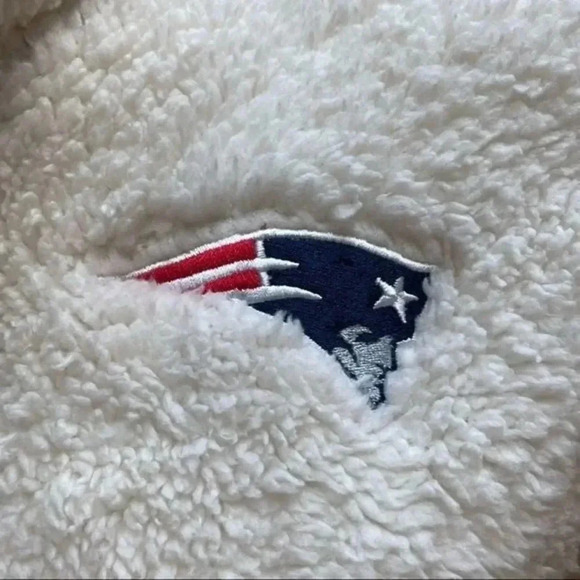 Juniors Cream Carolina Panthers Intercepting Teddy Sherpa Full-Zip Jacket - Picture 4 of 11